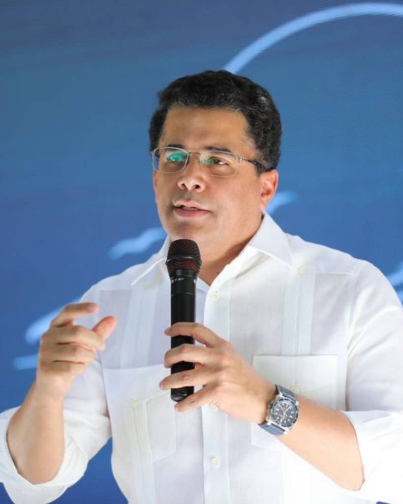 Abinader ratifica la permanencia de Collado como ministro de turismo