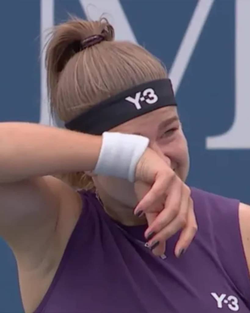 US Open: Karolina Muchova supera momento incómodo tras la inesperada presencia de su exnovio en la tribuna