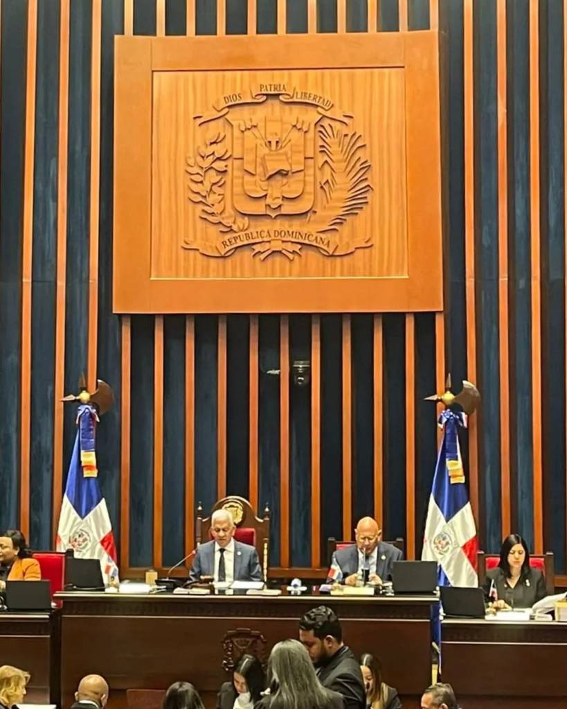 Senado aprueba la reforma al Código de Trabajo, preservando la cesantía y eliminando propina obligatoria en delivery
