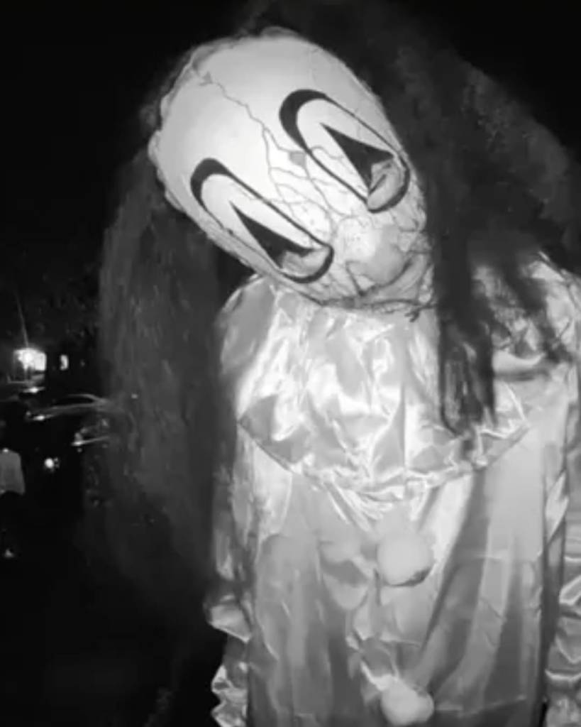 Terror en Halloween: 3 personas enmascaradas intentan irrumpir en una casa en Virginia, EE.UU.