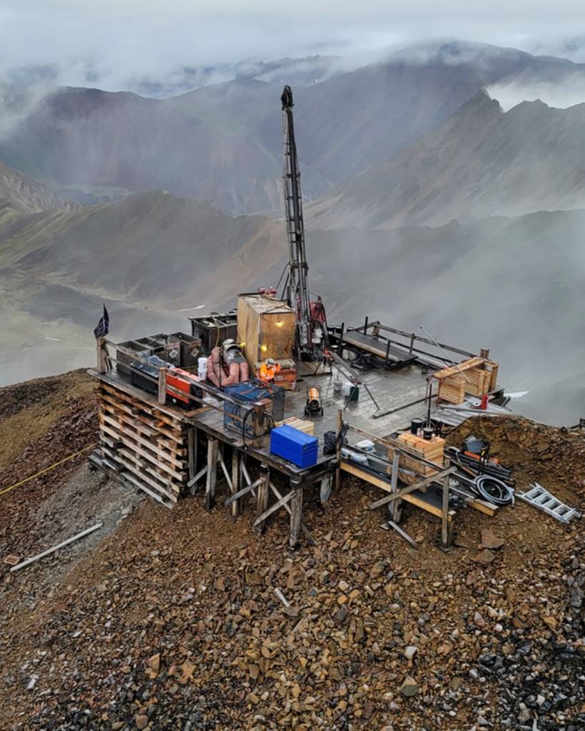 Descubrimiento histórico en Alaska amenaza el monopolio chino de tierras raras