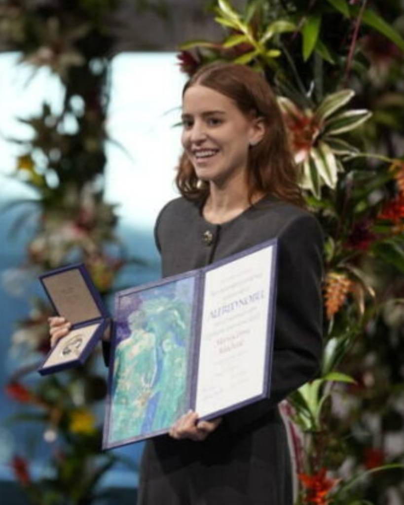 La hija de María Corina Machado recibe en Oslo el Nobel de la Paz en su nombre
