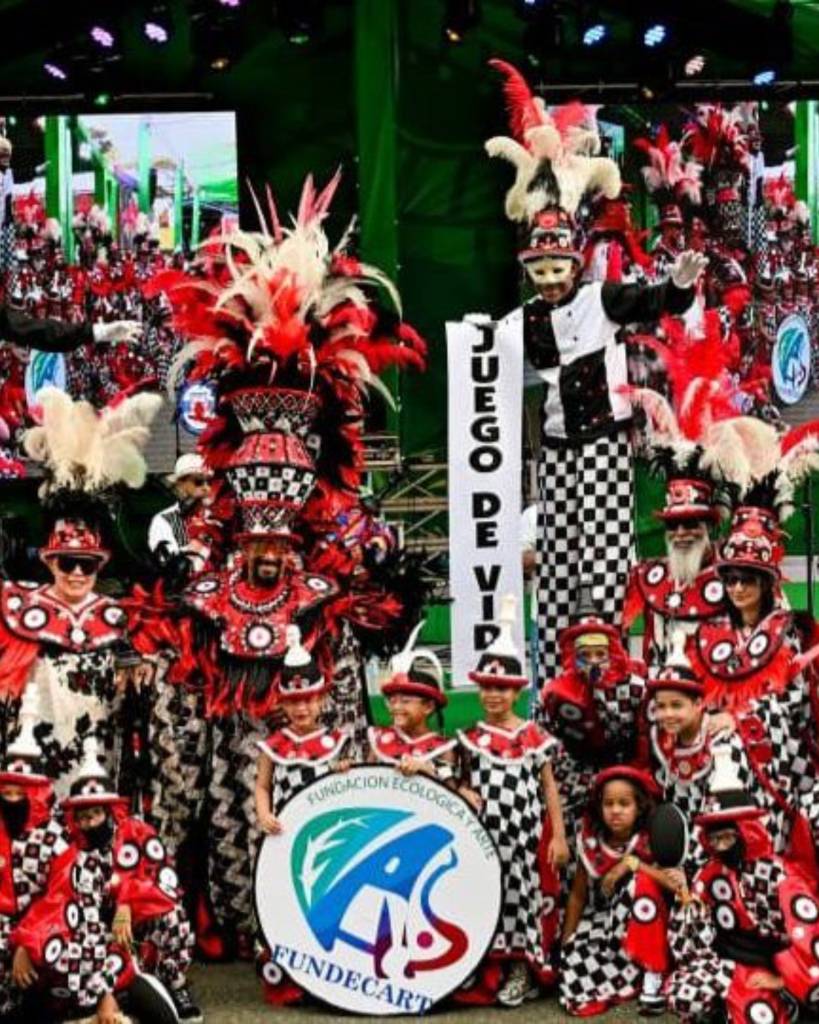 Carnaval de Santiago 2026 cierra con multitudinaria celebración en el Parque Central