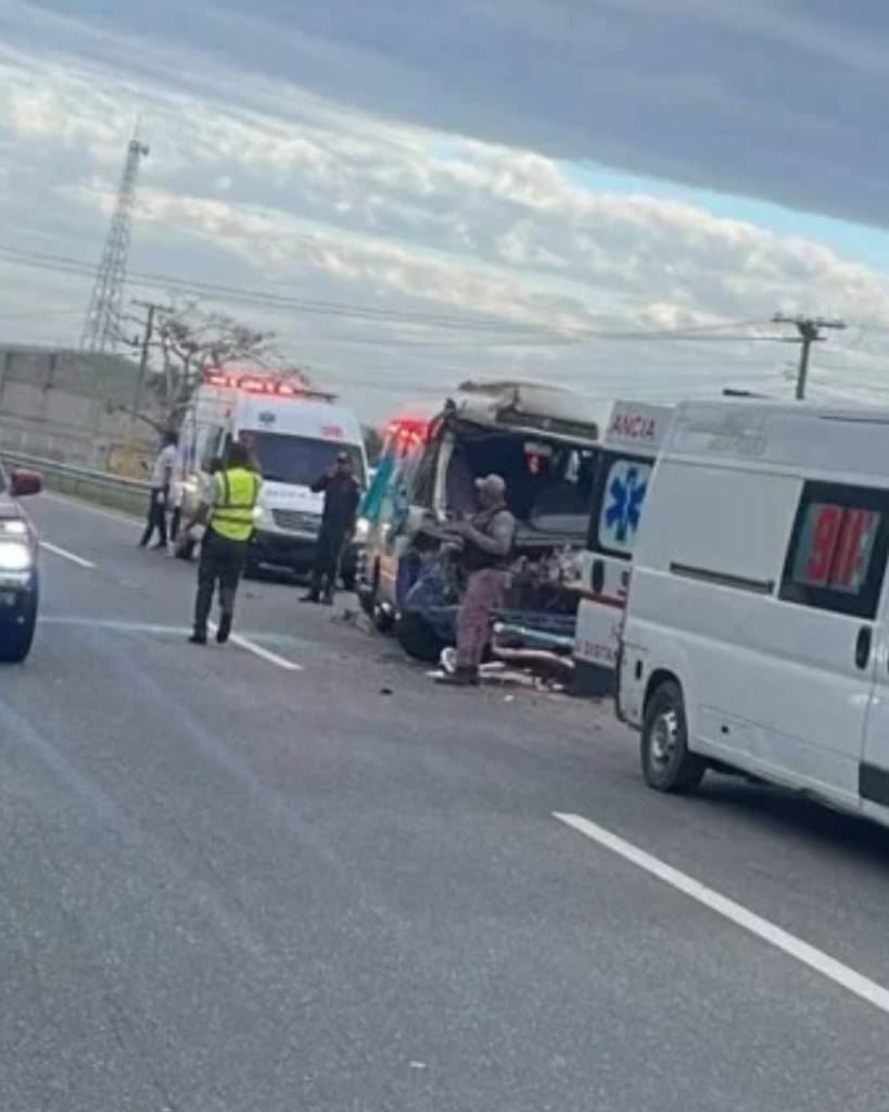 Tragedia en la Autovía del Este: dos turistas canadienses pierden la vida y 17 resultan heridas en violento accidente