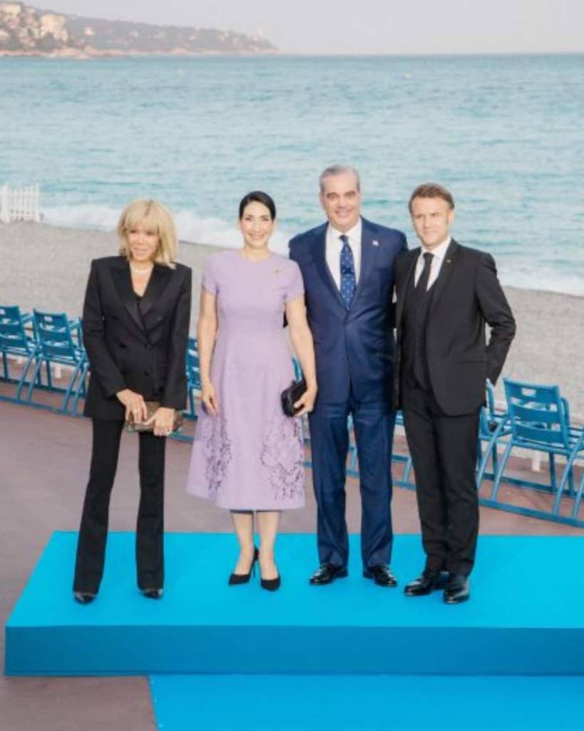 Abinader y Raquel Arbaje brillan en gala de alto nivel en la Riviera Francesa