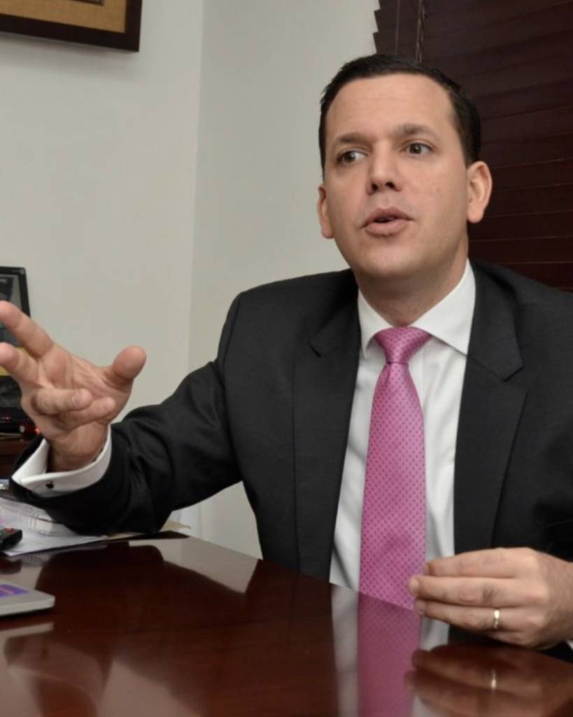 Whatsapps entre Hugo Beras y Jochi Gómez evidencian presunto amaño en licitaciones del Intrant