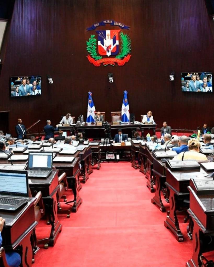 Diputados del PRM aprueban US$600 millones en préstamos en menos de 90 minutos pese al rechazo opositor