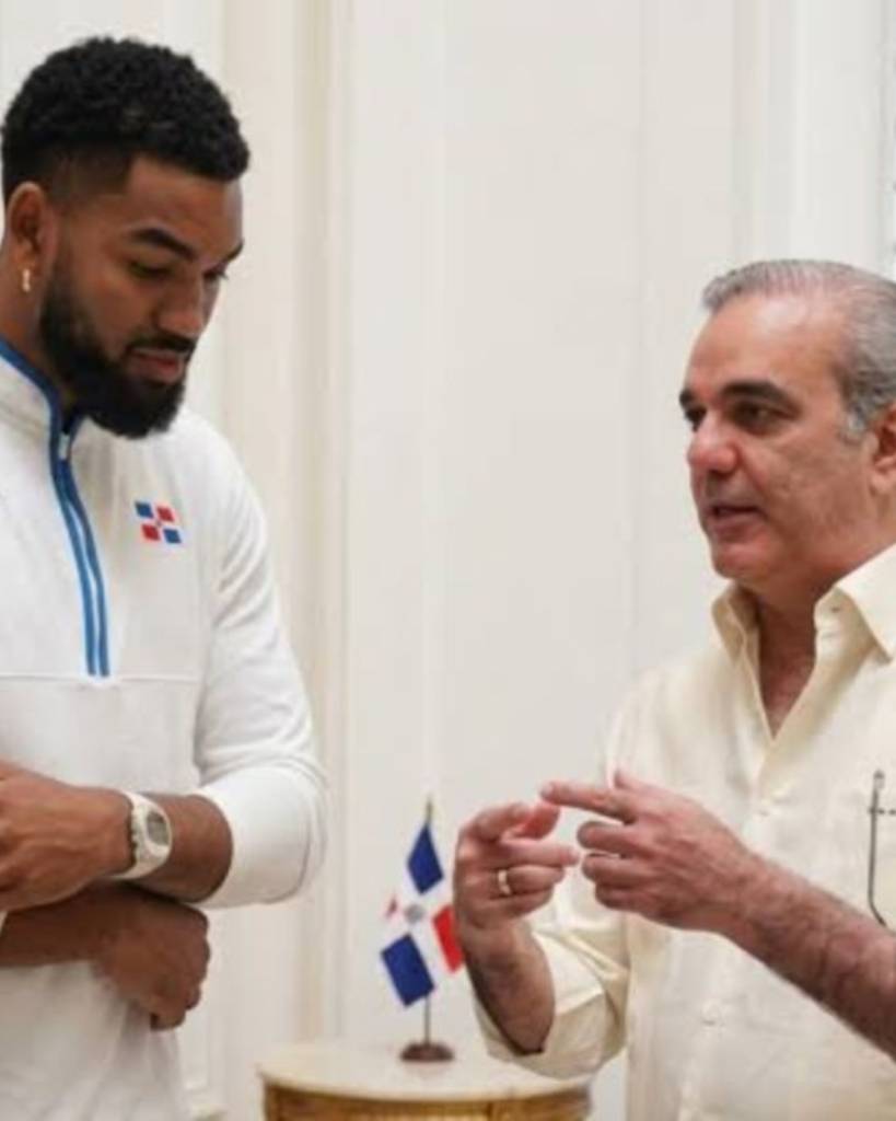 Abinader felicita a Karl-Anthony Towns tras conquistar histórico campeonato de la NBA con los Knicks