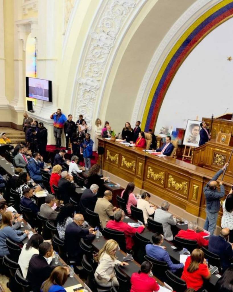 Parlamento venezolano avala histórico acuerdo petrolero que entrega a EE. UU. acceso a 65,000 millones de barriles