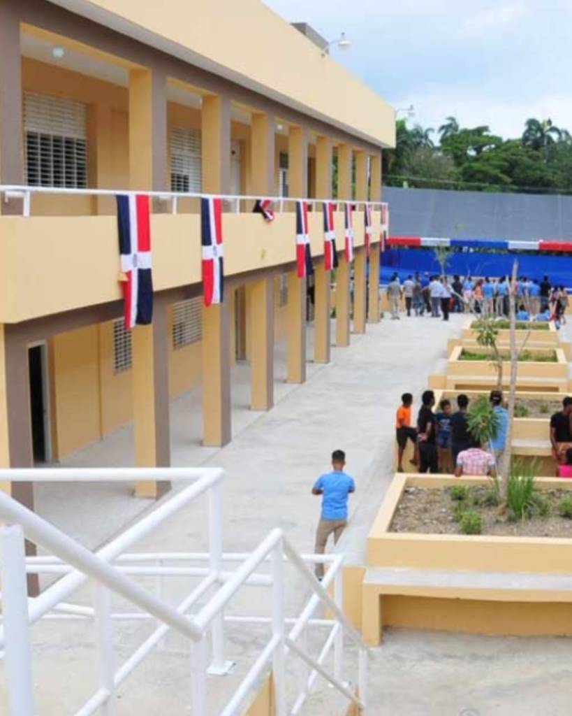 Diputado del PRM propone hacer obligatorios el creole, inglés y francés en escuelas