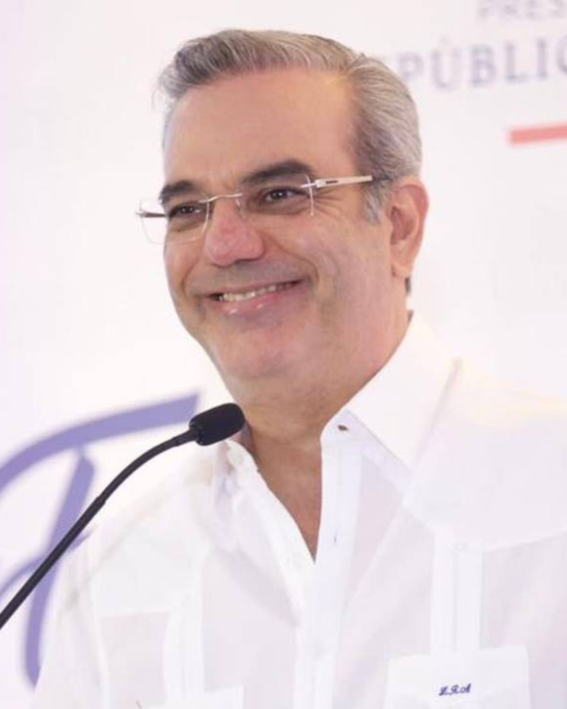 Presidente Abinader dona su salario a 18 fundaciones sociales y comunitarias