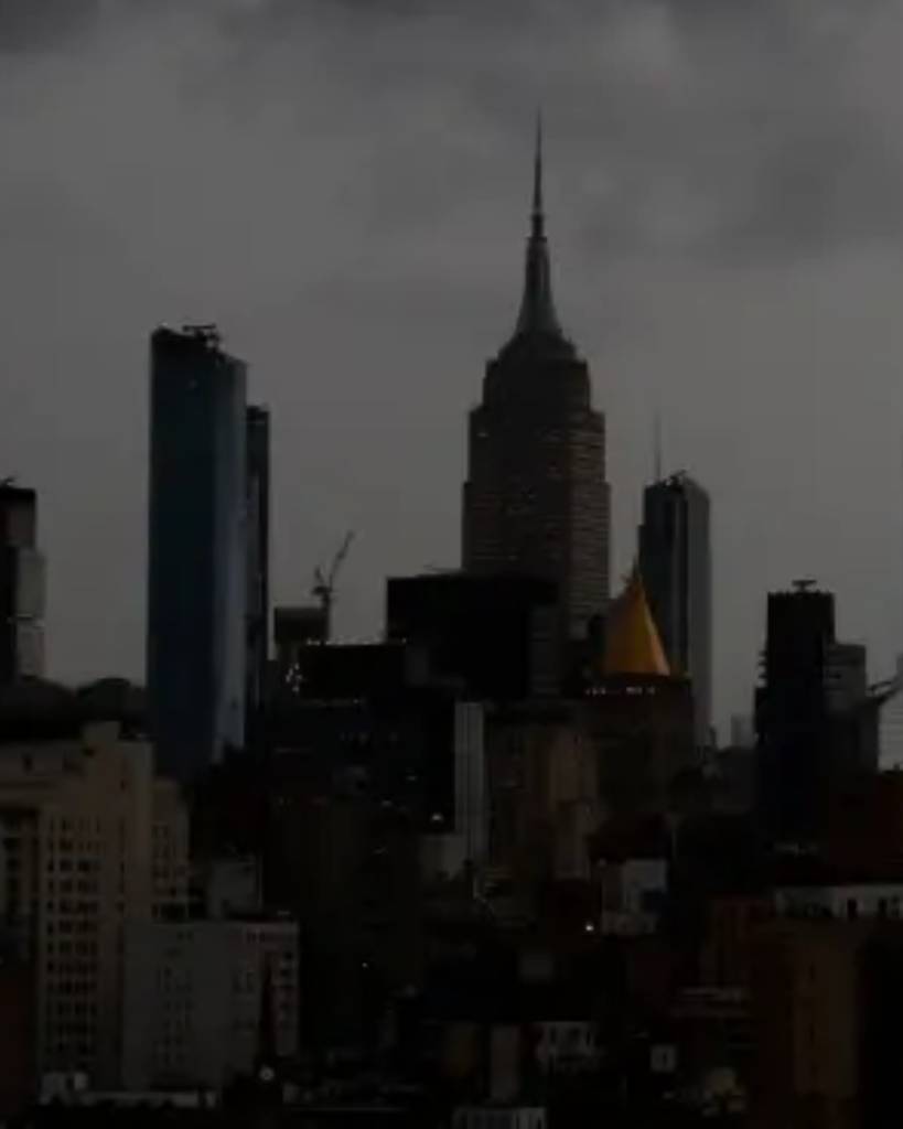 Lluvia histórica en Nueva York inunda el metro, calles y hasta aeropuertos